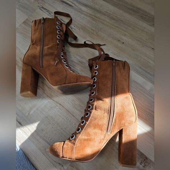 Express Tan Brown Vegan Suede Lace Up Rivet Tie Chunky Heel Ankle Bootie 7.5 - Picture 2 of 14